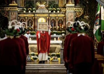 Verkündigung der päpstlichen Urkunde - Kirchtag 2025