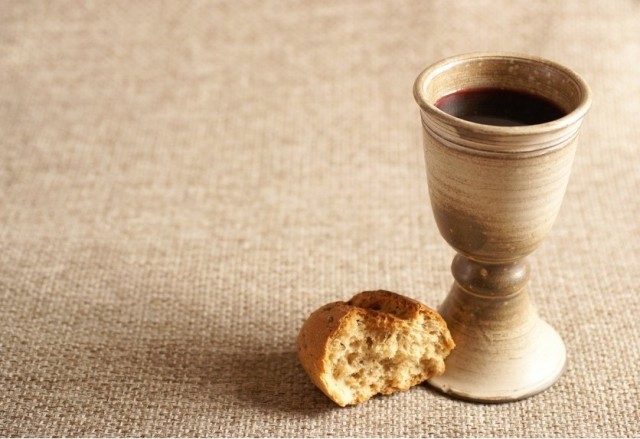 brot_wein_fotolia_kucova_1.jpg