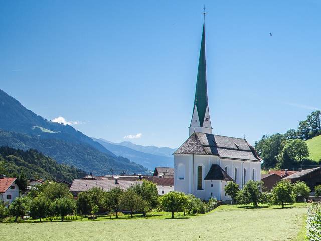 Heilige Messe am Sonntag mit anschließender Johannesprozession