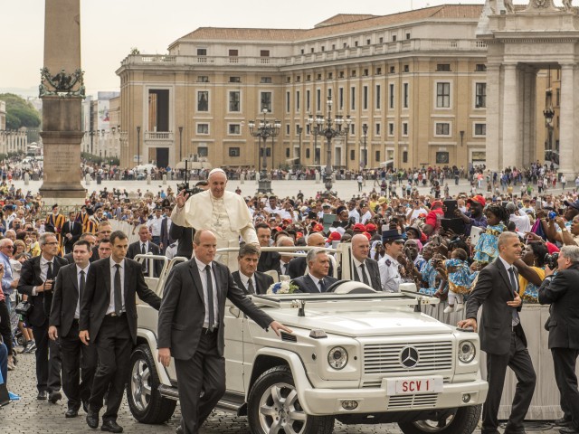rom_papst_generalaudienz_auto.jpg