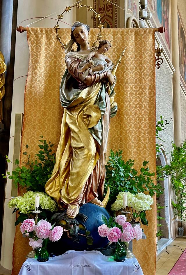 Regelmäßige Gottesdienste u. Andachten