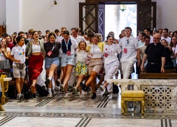 Österreichs Jugend Feiert Eine Messe In Der Kirche Sant Anselmo Im Herzen Von Rom