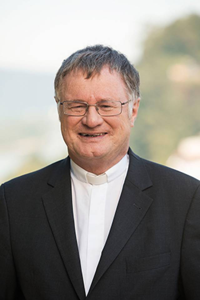 Bischof Scheuer für Verhaltensregeln im Internet