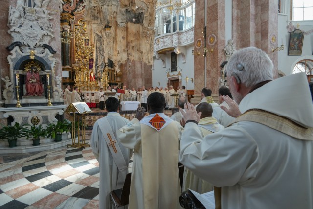 Gesalbt, um Gottes Liebeskraft wirken zu lassen  