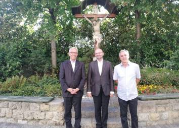 Dekanat Hall: Generalvikar Florian Huber, Dekan Franz Angermayer und Dekan-Stv. Jakob Patsch.