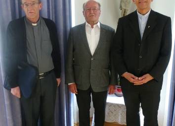 Josef Ahorn, Dekan Paul Grünerbl und Generalvikar Florian Huber.