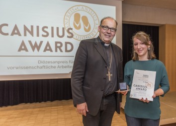 Canisius-Award: Der 3. Preis geht an Rebekka Lackner.