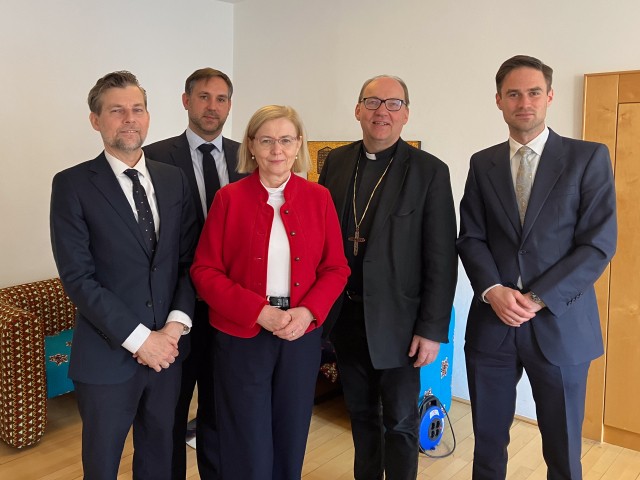 Diplomatie und Glaube: Brücken bauen in bewegten Zeiten