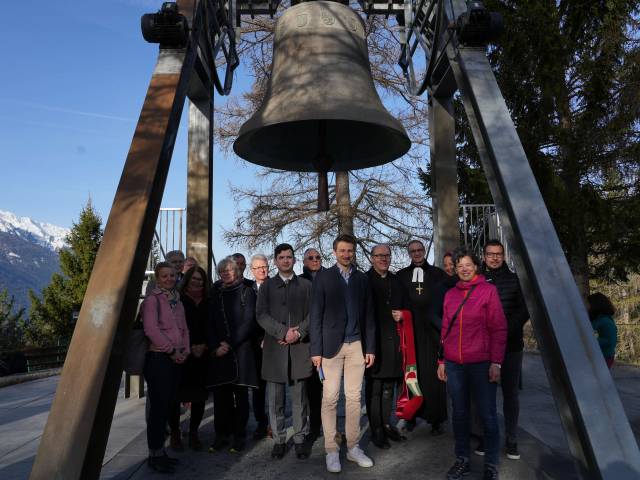 Gemeinsame Pilgerwanderung zur Friedensglocke als Höhepunkt