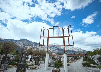 01 FriedhofHall Martin Kris