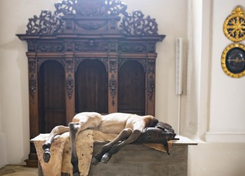 01 JesuitenkircheHall Berlinde De Bruyckere