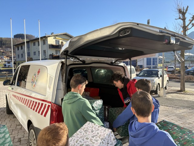 Jugendrotkreuz: 1.400 Weihnachtspakete mit Herz