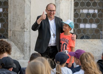 Seite 8 Bischof Glettler 20190710 Haijes 06623