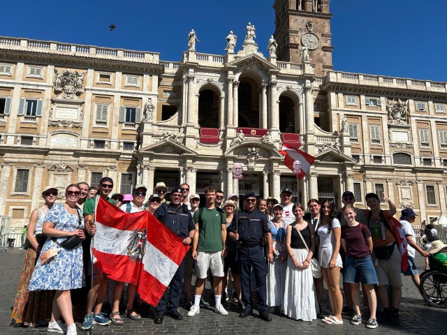 Papst Leo als Überraschungsgast bei Eröffnung