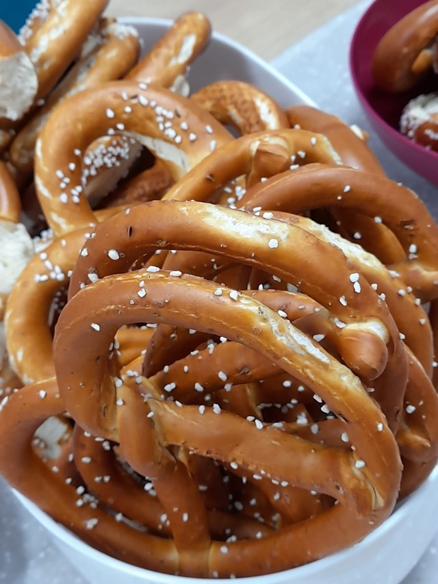 Kirche begeht Lichtmess und Blasius mit Kerzen- und Halssegnungen