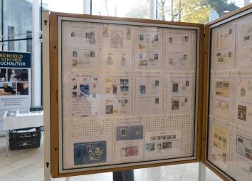 Bischof Reinhold Stecher Praesentation Briefmarken 2021 11 19 C Sigl 5775