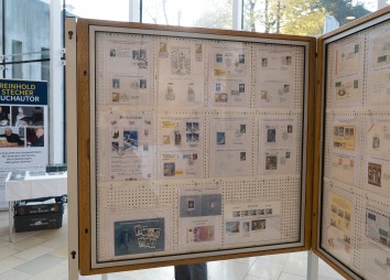 Bischof Reinhold Stecher Praesentation Briefmarken 2021 11 19 C Sigl 5775