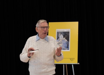 Bischof Reinhold Stecher Praesentation Briefmarken 2021 11 19 C Sigl 5858