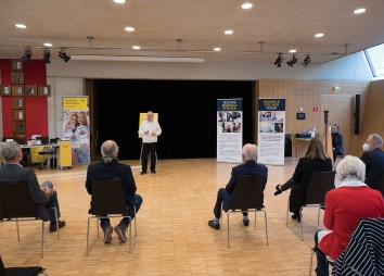 Bischof Reinhold Stecher Praesentation Briefmarken 2021 11 19 C Sigl 5862