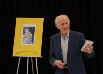 Bischof Reinhold Stecher Praesentation Briefmarken 2021 11 19 C Sigl 5865