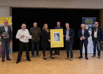 Bischof Reinhold Stecher Praesentation Briefmarken 2021 11 19 C Sigl 5883