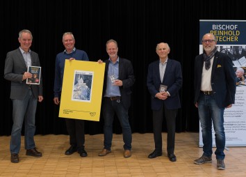 Bischof Reinhold Stecher Praesentation Briefmarken 2021 11 19 C Sigl 5884