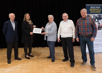 Bischof Reinhold Stecher Praesentation Briefmarken 2021 11 19 C Sigl 5896