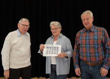 Bischof Reinhold Stecher Praesentation Briefmarken 2021 11 19 C Sigl 5902