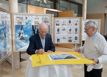 Bischof Reinhold Stecher Praesentation Briefmarken 2021 11 19 C Sigl 5909