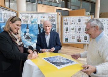 Bischof Reinhold Stecher Praesentation Briefmarken 2021 11 19 C Sigl 5914