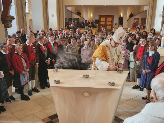 Neuer Altar: Geborgen im Geheimnis Gottes