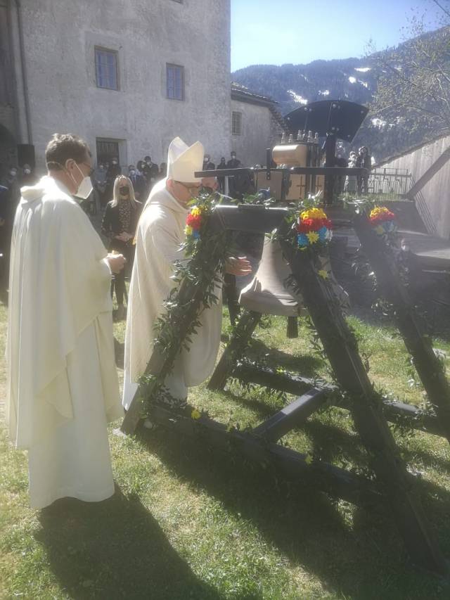 Neues Glöckl für Burg Heinfels geweiht