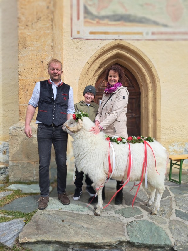 Opferwidder-Prozession nach Obermauern: Virgener Brauchtum