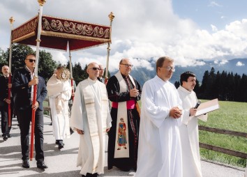 Bischof Hermann 14 09 25 9