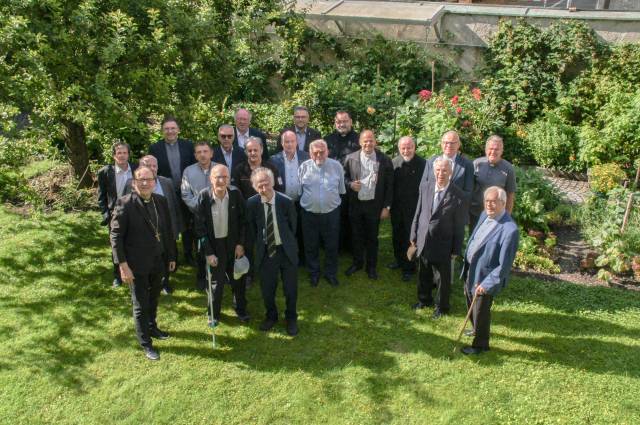 Runde Jahrestage im geweihten Dienst