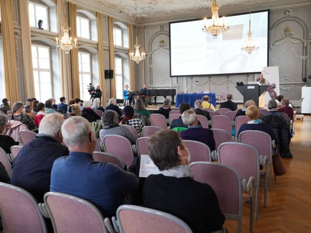 Caritas Direktorin Elisabeth Ratgeb: Steigende Inflation ist sozialer Sprengstoff