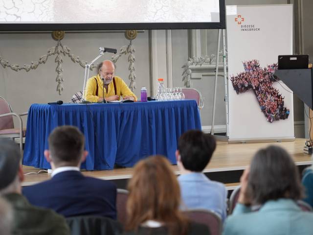 Sozialphilosoph und Literat Egon Christian Leitner: Anregung zu Unterrichtsfach „Helfen“