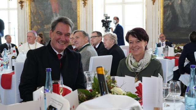 Alle neuen TrägerInnen des Ehrenzeichen des Landes Tirol