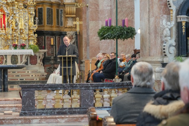 Rede des Politikvertreters