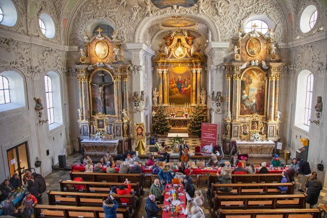 Weihnachten neu erleben: Nähe statt Konsum