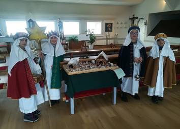 Sternsinger aus Zirl zu Besuch im Krankenhaus 2018