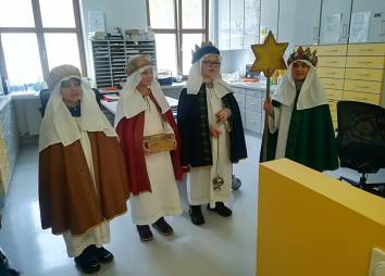 Sternsinger aus Zirl zu Besuch im Krankenhaus 2018