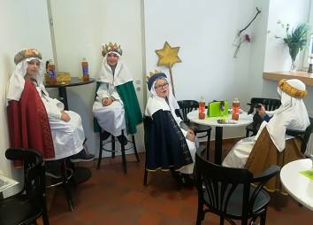 Sternsinger aus Zirl zu Besuch im Krankenhaus 2018