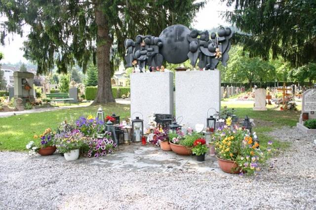 Kinderbeisetzung am Pradler Friedhof