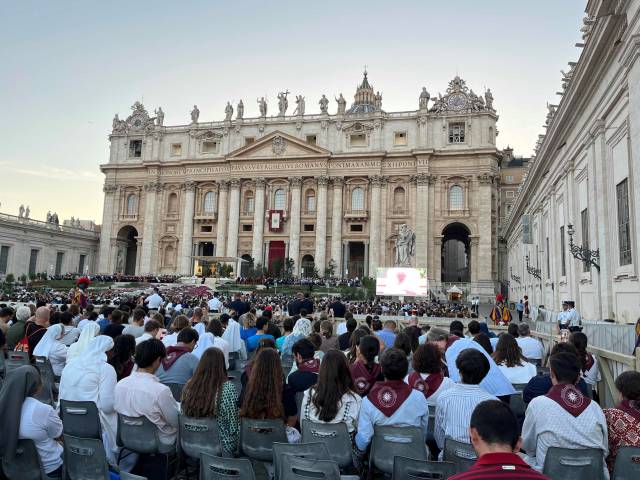 Junge Erwachsene vor Synodenstart bei Gebetsvigil
