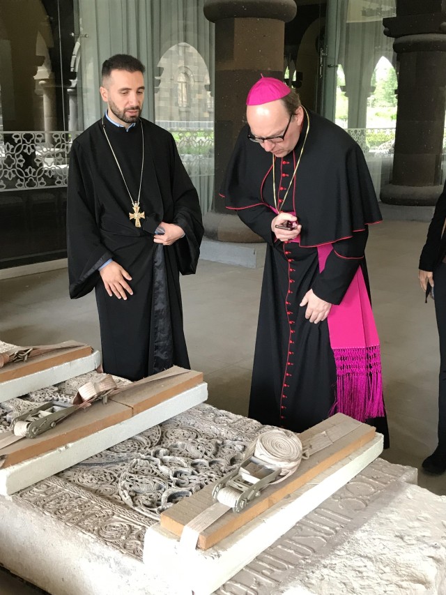 Armenien: Katholikos kritisiert "barbarische Akte" Aserbaidschans