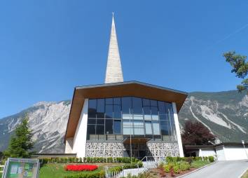 1280px Haiming +ûtztal Bahnhof Kirche