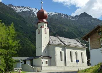 1280px Kirche Heiligkreuz1 FoNo