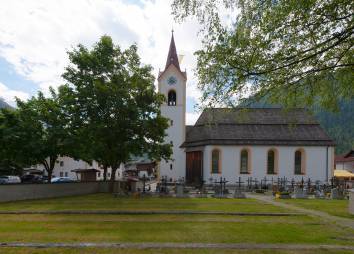 Wiki Takes Nordtiroler Oberland 20150604 Kirchplatz Huben 6004