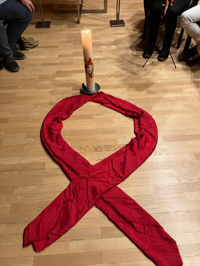 Abendgebet am Welt-AIDS-Tag im Haus der Begegnung